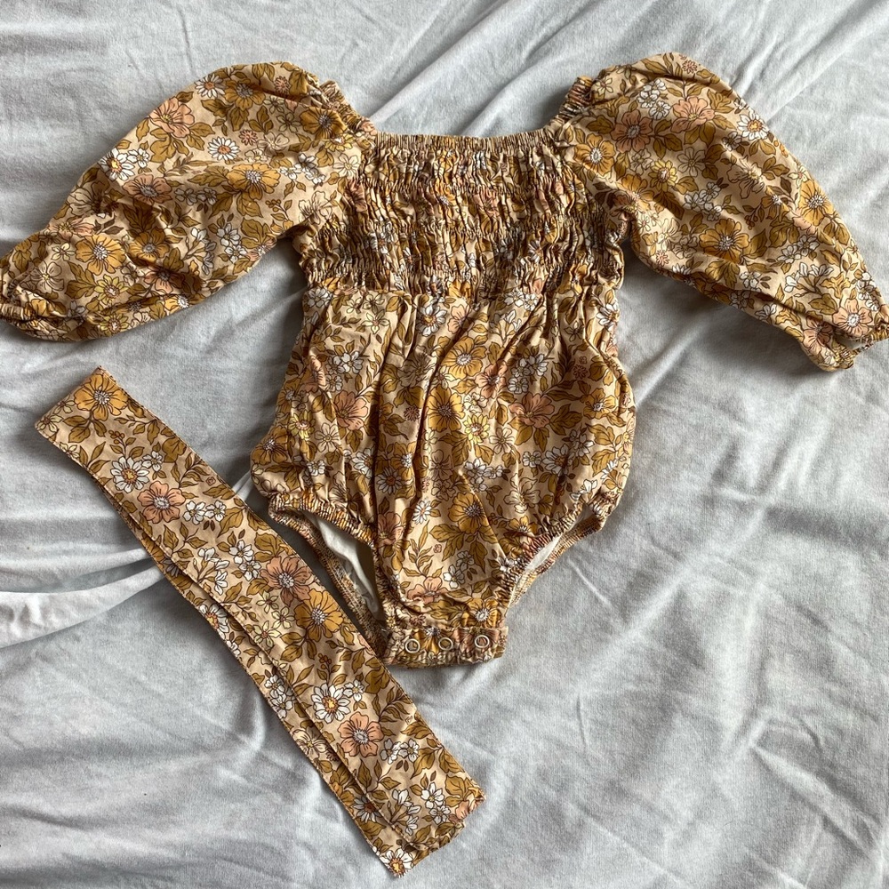 The most gorgeous puff sleeve baby romper and matching head wrap!